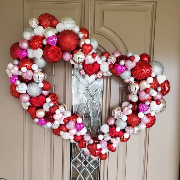 Housefrosting Holiday Valentine Ornament Door Wreath 24 X 27